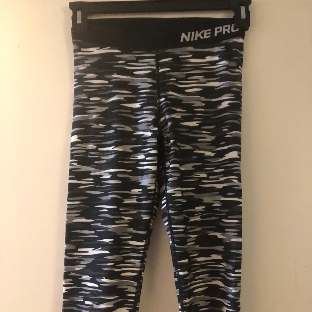 Nike pro exercise pants size medium